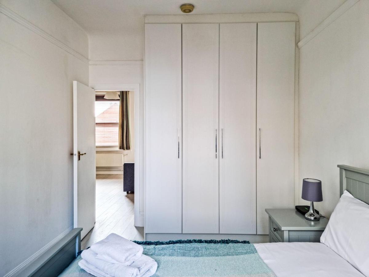 Pass The Keys Wimbledon Hideaway Apartment London Exterior photo