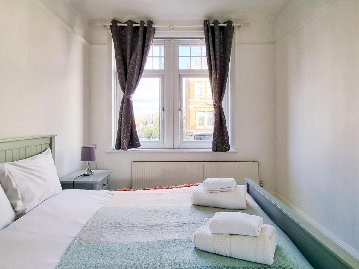 Pass The Keys Wimbledon Hideaway Apartment London Exterior photo